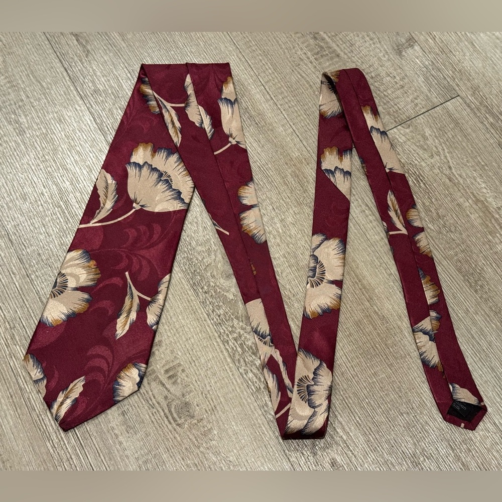 Vintage Bugatti Men's Necktie 100% Silk Burgundy Feather Floral 55 x 3. 5/8 NEW - Picture 5 of 7